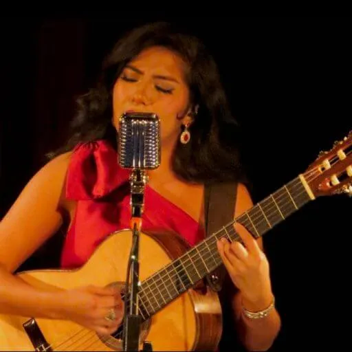 Verónica Miranda, Singer